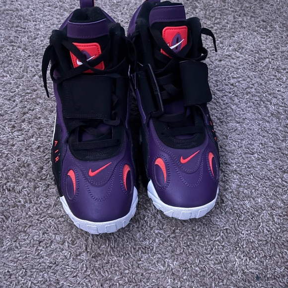 Nikes - Picture 3 of 4